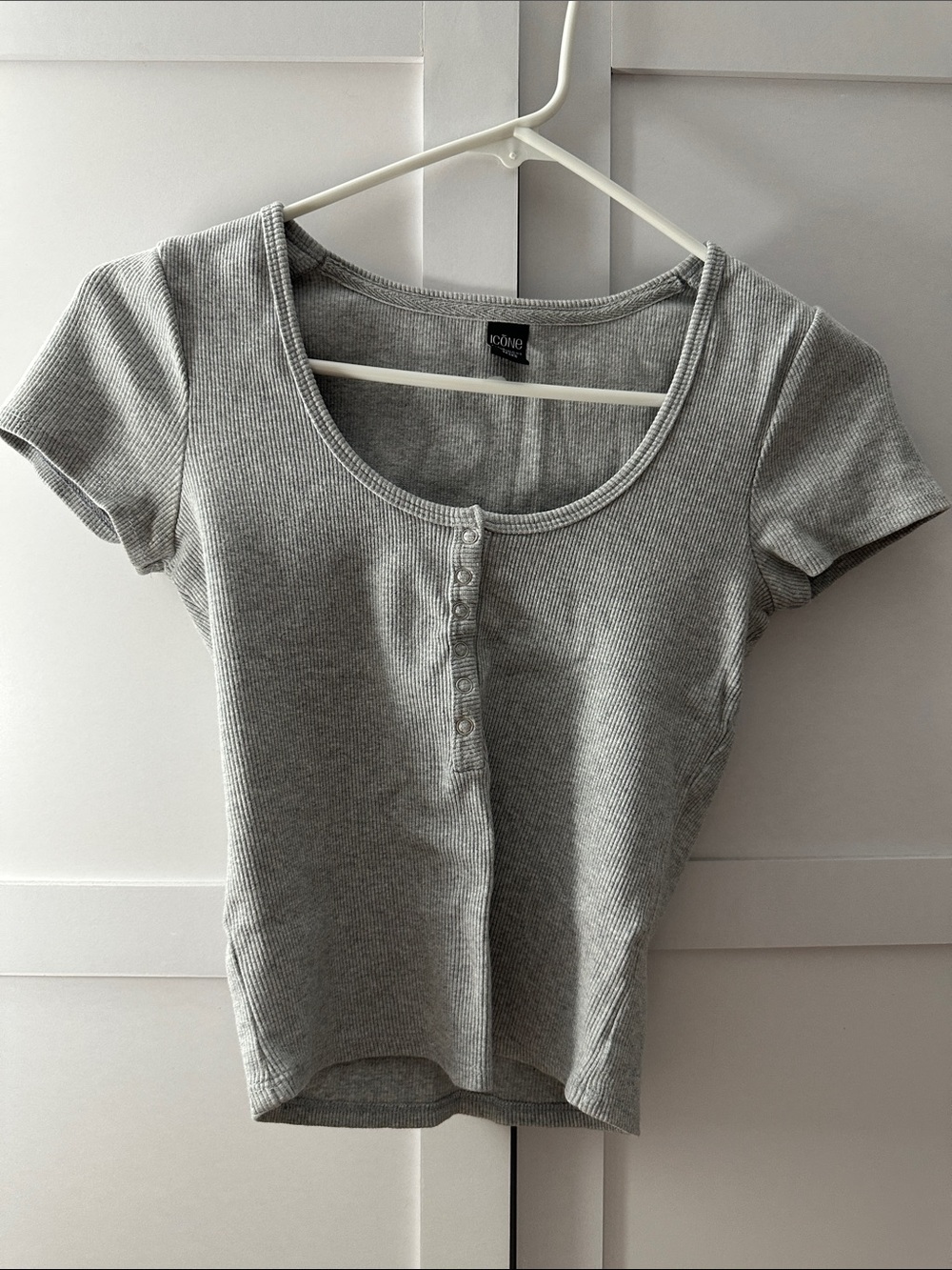 Icone Gray Short-Sleeve Ribbed Henley Tee